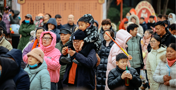 許昌灞陵橋與春秋樓景區：春節文旅盛宴 人氣火爆 “出圈”